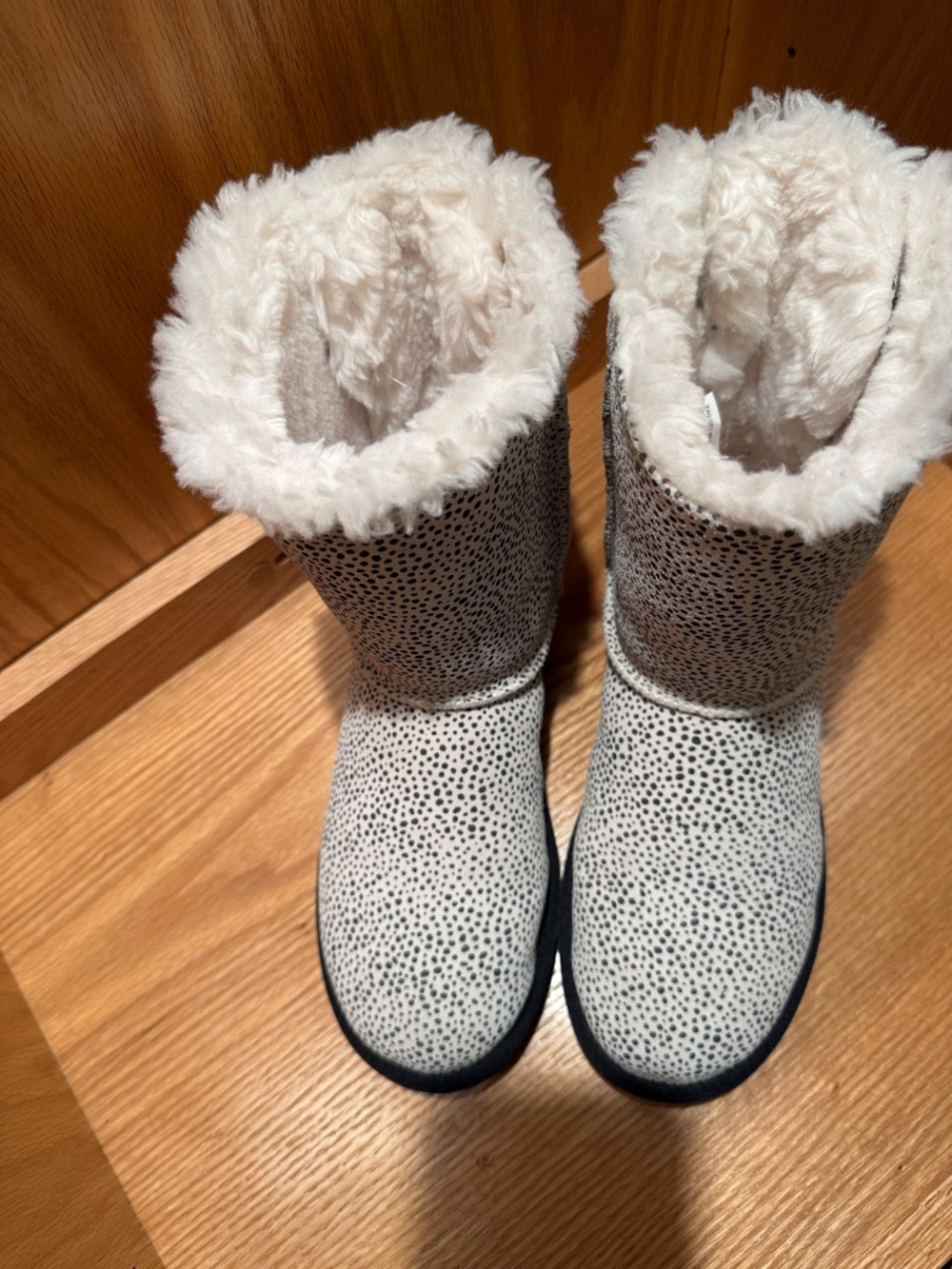 RARE Ugg Bailey Bow Cheetah Print Ivory - Picture 3 of 4